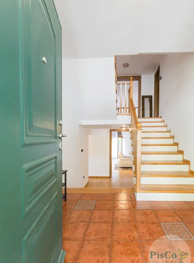 Rent, four bedroom apartment, 300m², Gorica C, Podgorica