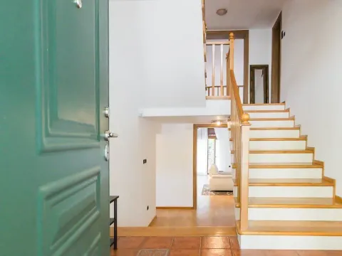 Izdavanje, četvorosoban stan, 300m², Gorica C, Podgorica - image 9