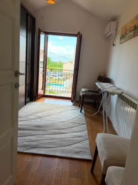 Izdavanje, kuća, 130m², Radanovići, Kotor - image 10