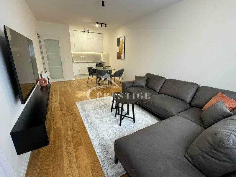 Izdavanje, dvosoban stan, 70m², Central Point, Podgorica