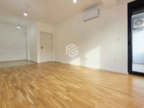 Prodaja, jednosoban stan, 43m², Stari Aerodrom, Podgorica - image 3