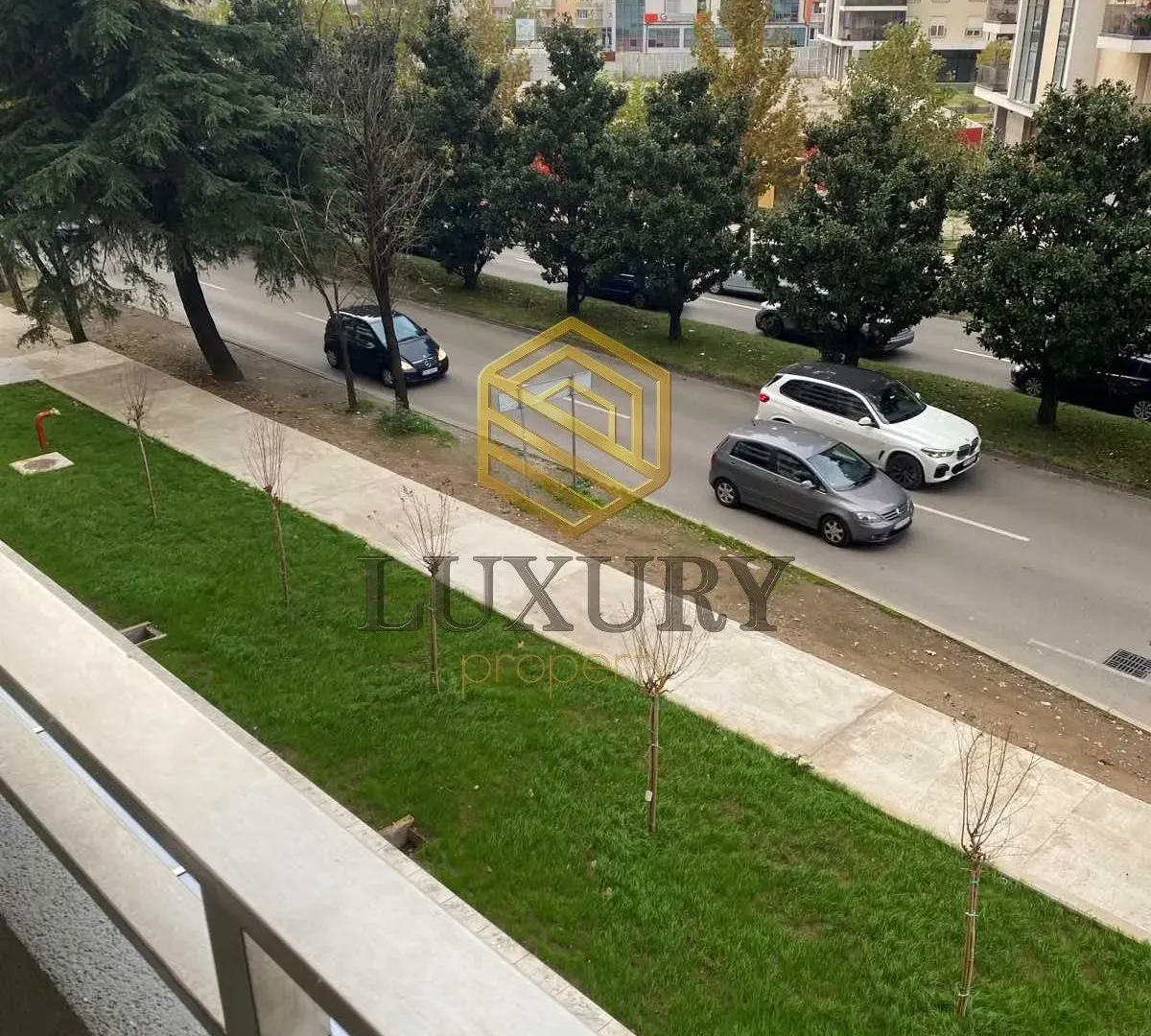 Izdavanje, jednosoban stan, 40m², Central Point, Podgorica