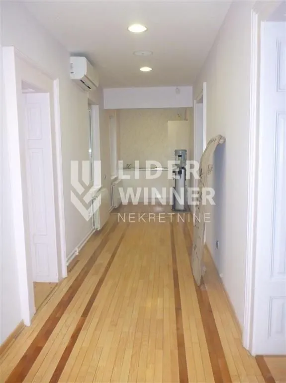 Izdavanje, stan, 220m², Stari Grad, Beograd