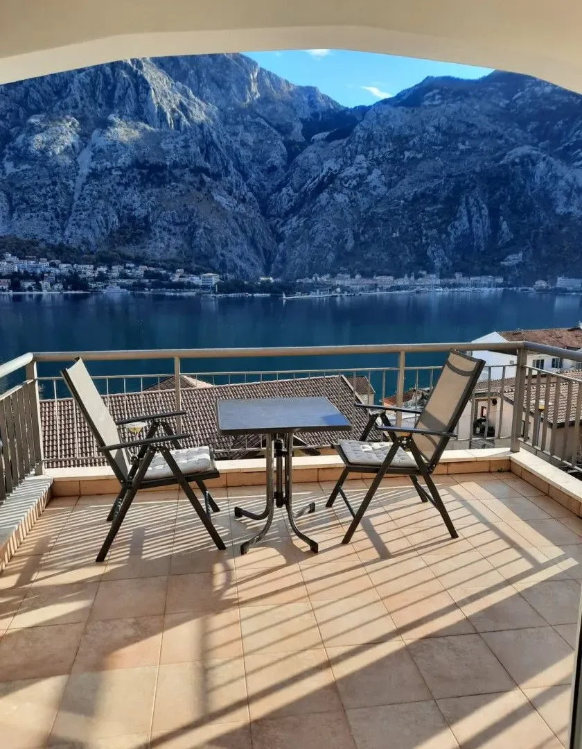 Prodaja, dvosoban stan, 73m², Muo, Kotor