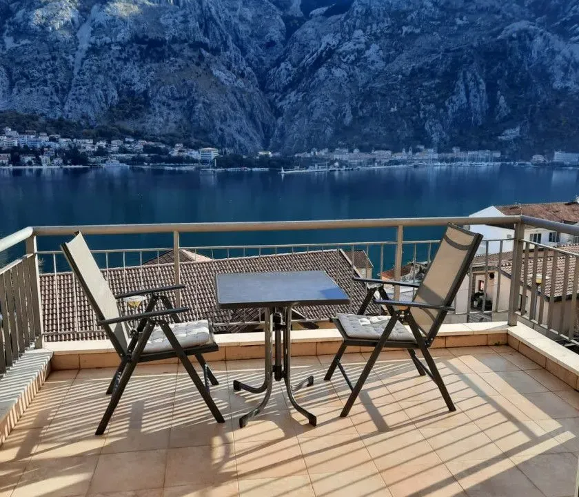 Prodaja, dvosoban stan, 73m², Muo, Kotor