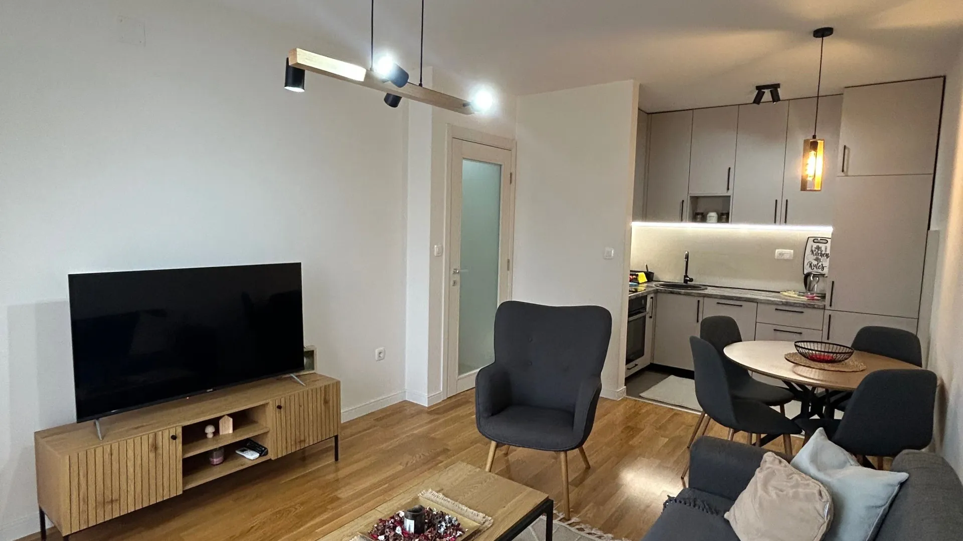 Rent, one bedroom apartment, 43m², Pobrežje, Podgorica