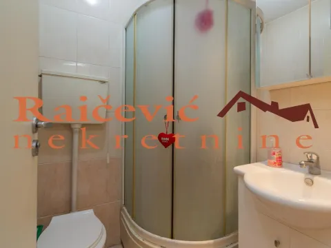 Izdavanje, trosoban stan, 65m², Kluz, Zvezdara Sve Podlokacije - image 11