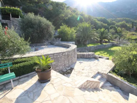Izdavanje, kuća, 350m², Budva, Crna Gora - image 3