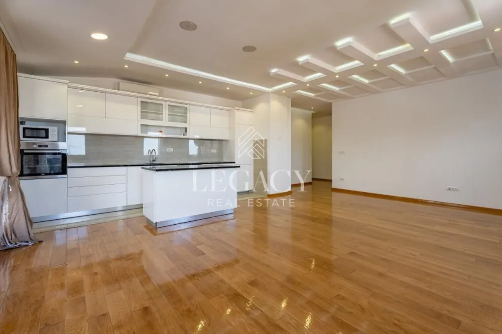 Prodaja, četvorosoban stan, 140m², Šumice, Beograd
