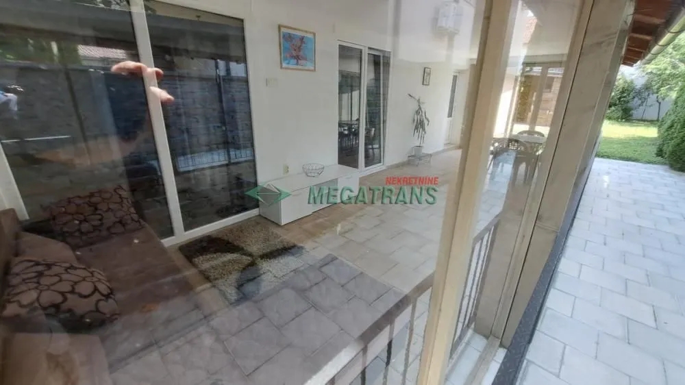 Izdavanje, kuća, 200m², Salajka, Novi Sad Sve Podlokacije