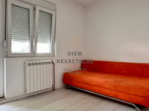 Izdavanje, kuća, 200m², Tološi, Podgorica - image 12