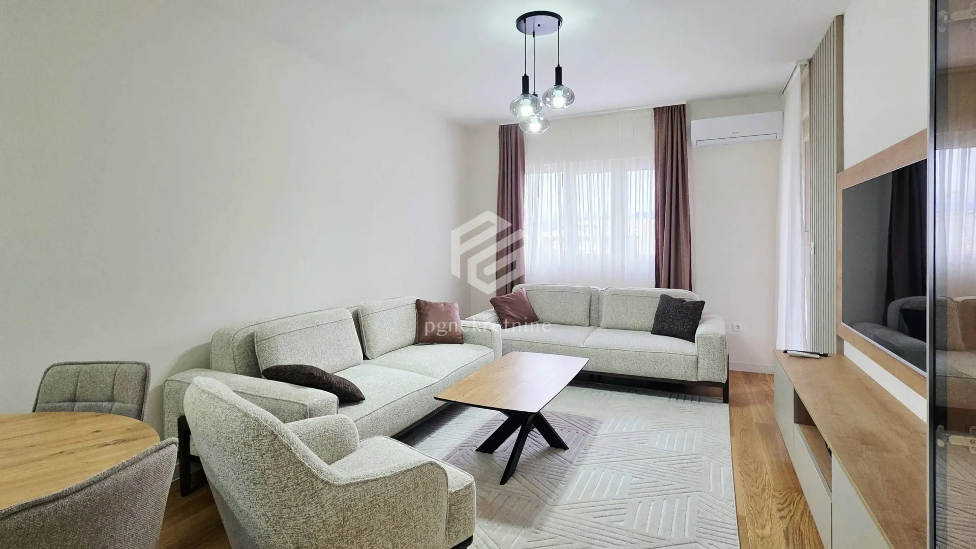 Izdavanje, jednosoban stan, 49m², Central Point, Podgorica