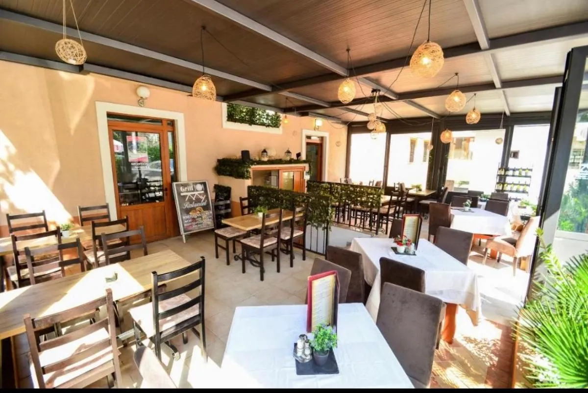 Izdavanje, poslovni prostor, 100m², Kotor, Crna Gora
