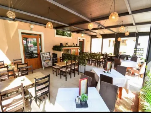 Izdavanje, poslovni prostor, 100m², Kotor, Crna Gora - image 3