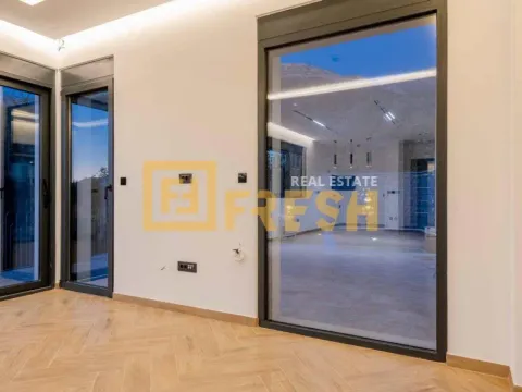 Sale, house, 240m², Budva, Crna Gora - image 9