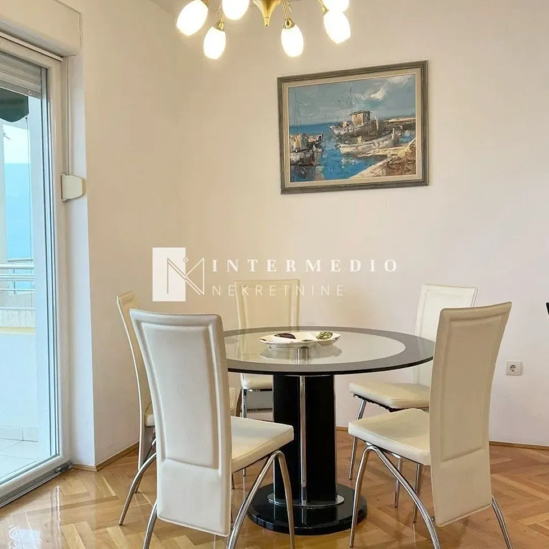 Izdavanje, dvosoban stan, 91m², Topla, Herceg Novi