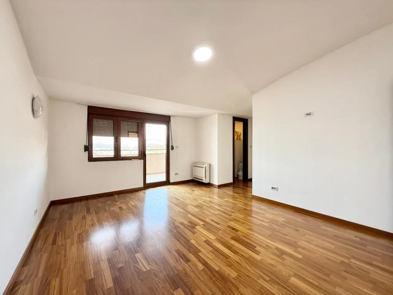 Sale, four bedroom apartment, 220m², Preko Morače, Podgorica