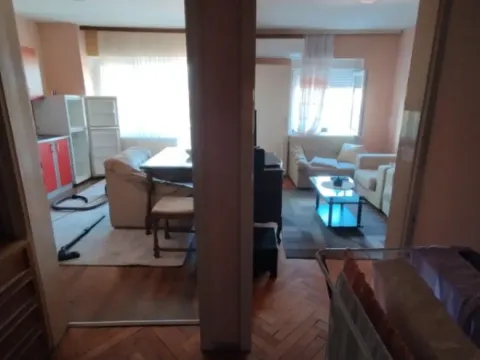 Izdavanje, jednosoban stan, 50m2, Pejton, Podgorica Izdavanje, jednosoban stan, 50m2, Pejton, Podgorica