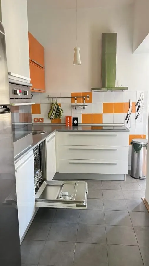 Izdavanje, trosoban stan, 80m², Staro groblje, Niš