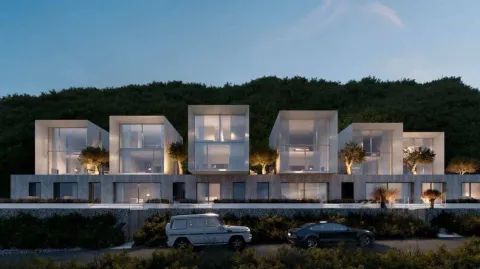 Pogled na eksterijer modernih vila sa staklenim fasadama u prirodi. - image 8