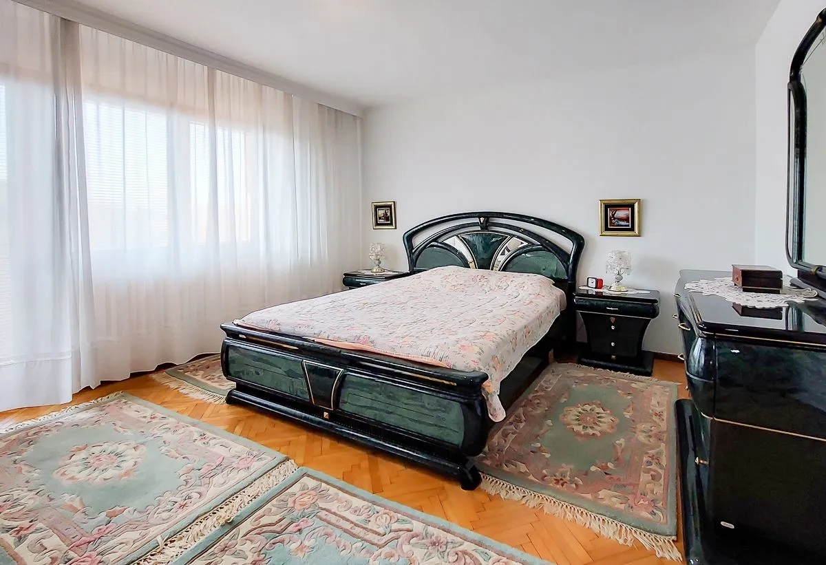 Prodaja, kuća, 295m², Sremčica, Beograd