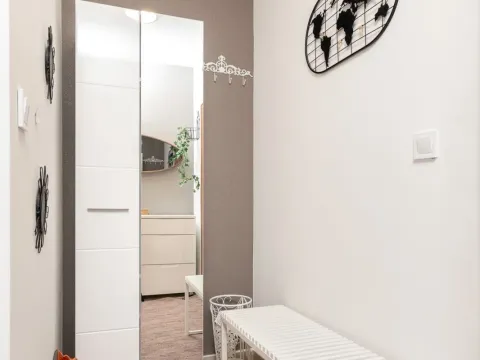 Rent, one bedroom apartment, 50m², Budva, Crna Gora - image 6