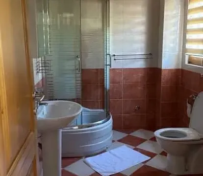 Izdavanje, kuća, 120m², Zelenika, Podgorica - image 12