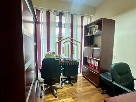 Izdavanje, poslovni prostor, 60m², Pobrežje, Podgorica - image 4