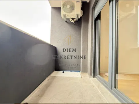 Prodaja, jednosoban stan, 43m², Stari Aerodrom, Podgorica - image 1