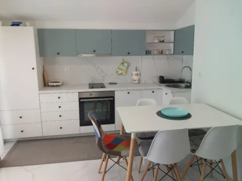 Izdavanje, jednosoban stan, 41m², Kalimanj, Tivat - image 2