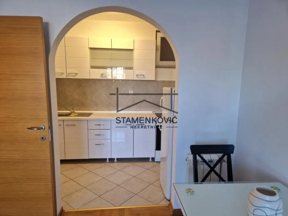 Izdavanje, jednosoban stan, 45m², Centar, Novi Sad