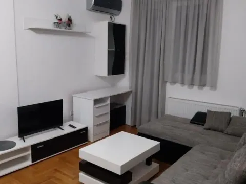 Stan in Bulevar patrijarha Pavla