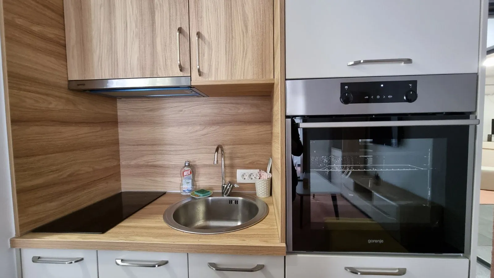 Izdavanje, jednosoban stan, 37m², Lastva Grbaljska, Kotor