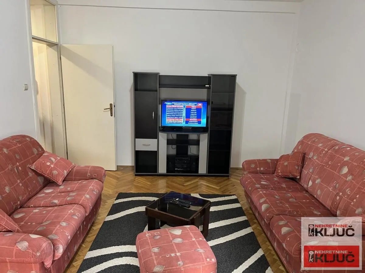 Izdavanje, jednosoban stan, 29m², Bulevar Oslobodjenja, Novi Sad Sve Podlokacije