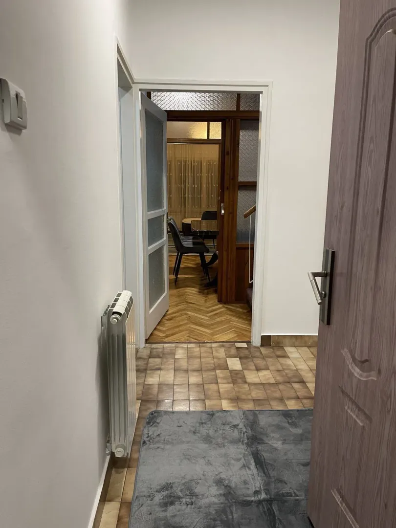 Izdavanje, četvorosoban stan, 143m², Pod Goricom, Podgorica