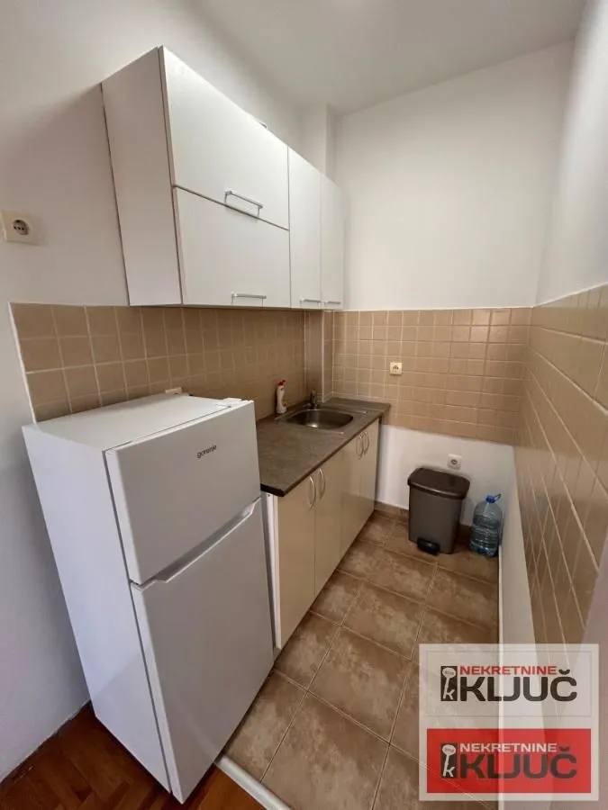 Izdavanje, jednosoban stan, 35m², Bulevar Evrope, Novi Sad Sve Podlokacije