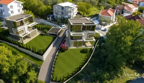 Sale, house, 230m², Tivat, Crna Gora - image 1