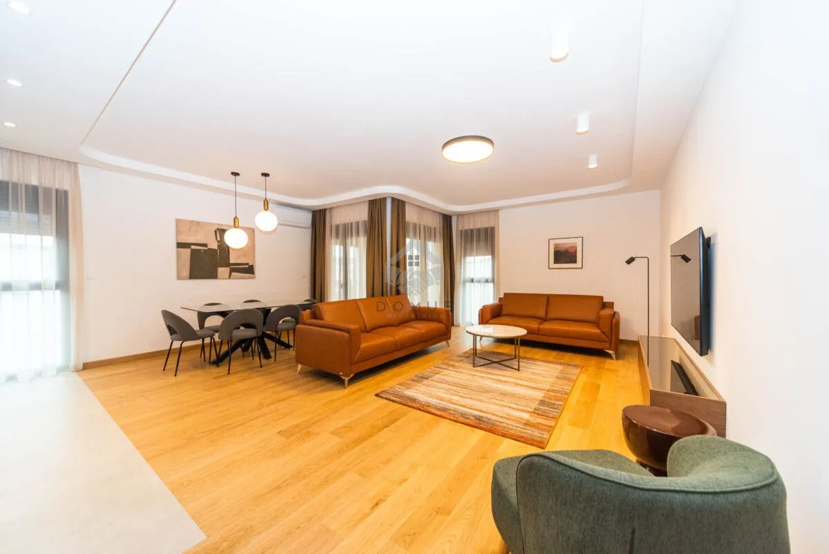 Izdavanje, trosoban stan, 100m², Podgorica, Crna Gora