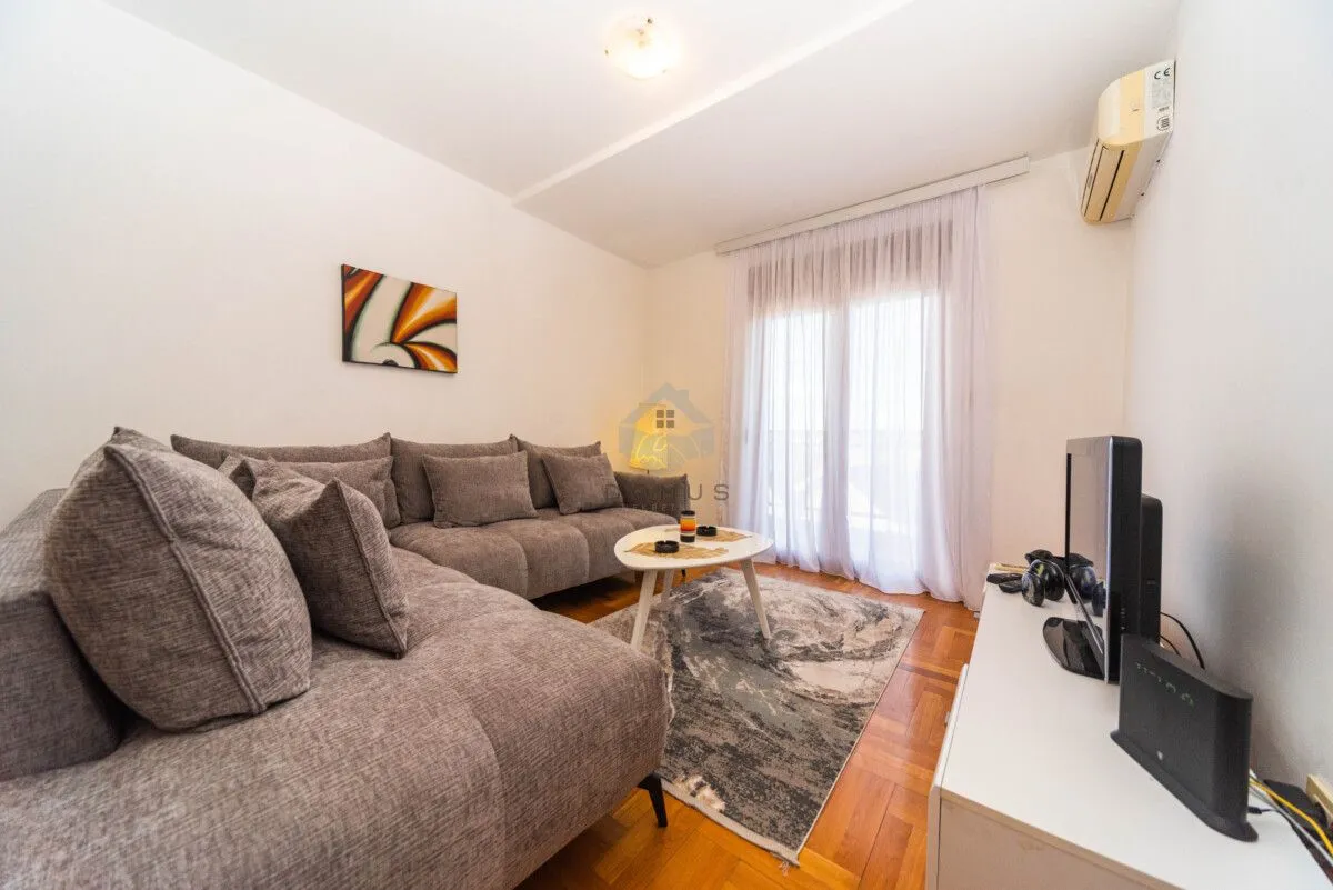 Izdavanje, dvosoban stan, 75m², Stari Aerodrom, Podgorica