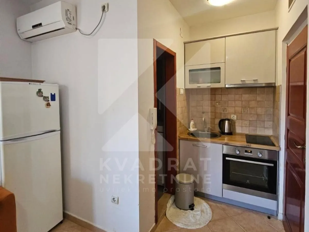Izdavanje, jednosoban stan, 37m², Babin Do, Budva
