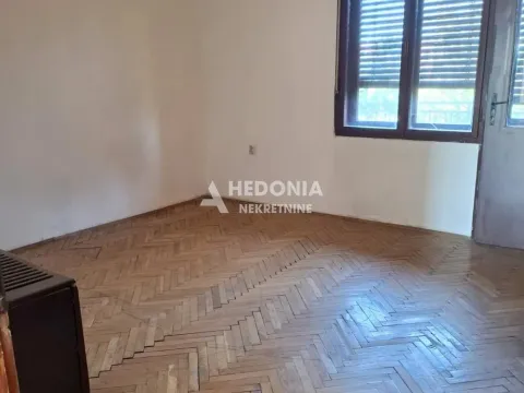 Prodaja, kuća, 176m², Centar, Inđija - image 17