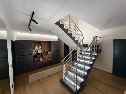 Prodaja, kuća, 525m², Centar, Leskovac - image 4