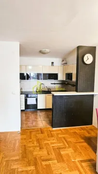 Small kitchen with cabinets and a breakfast bar integrated with the living area. - image 5