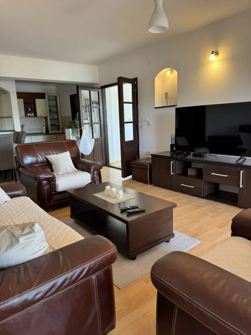 Izdavanje, dvosoban stan, 88m², Dumidran, Tivat
