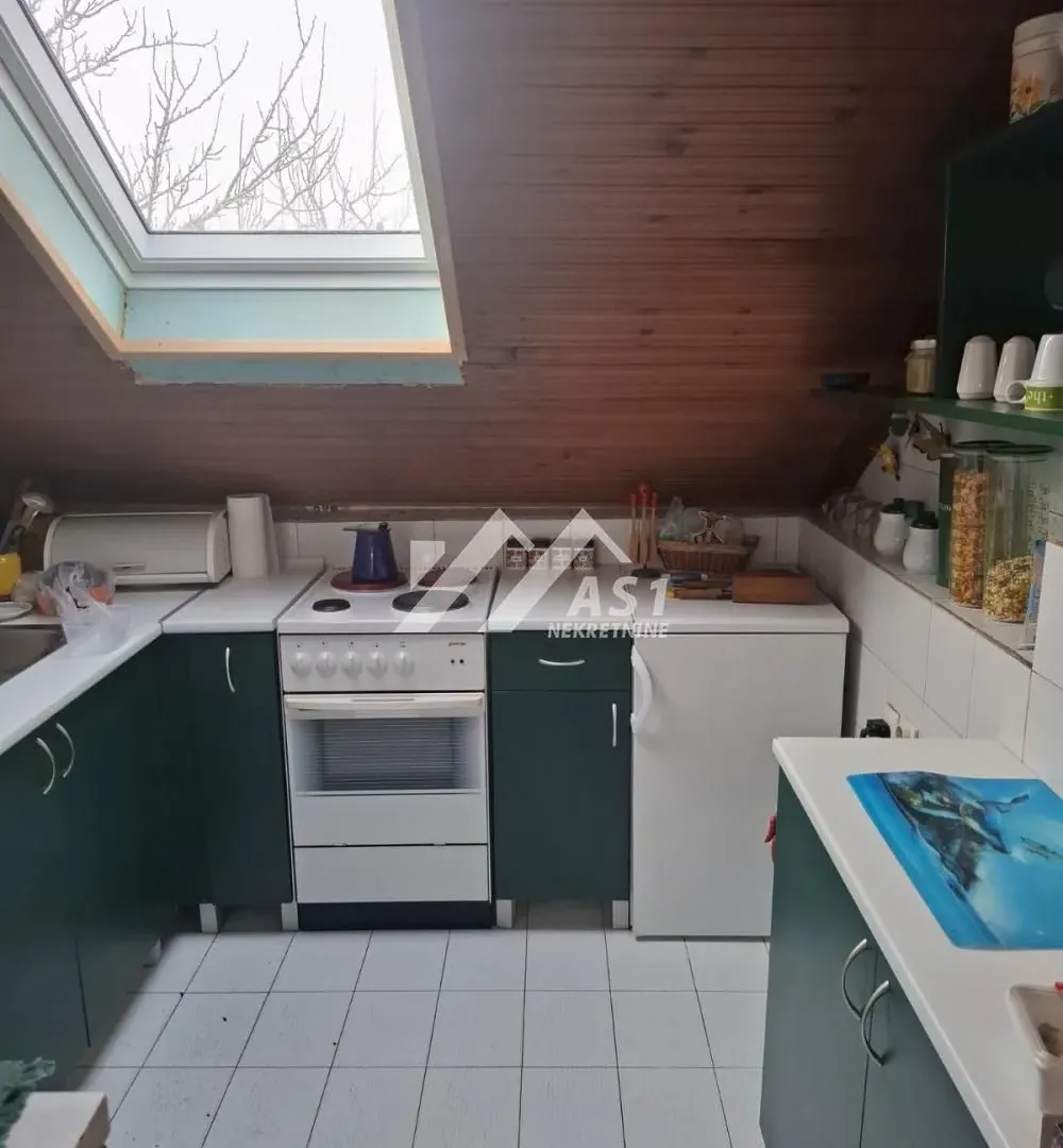 Prodaja, kuća, 266m², Futog, Novi Sad Sve Podlokacije