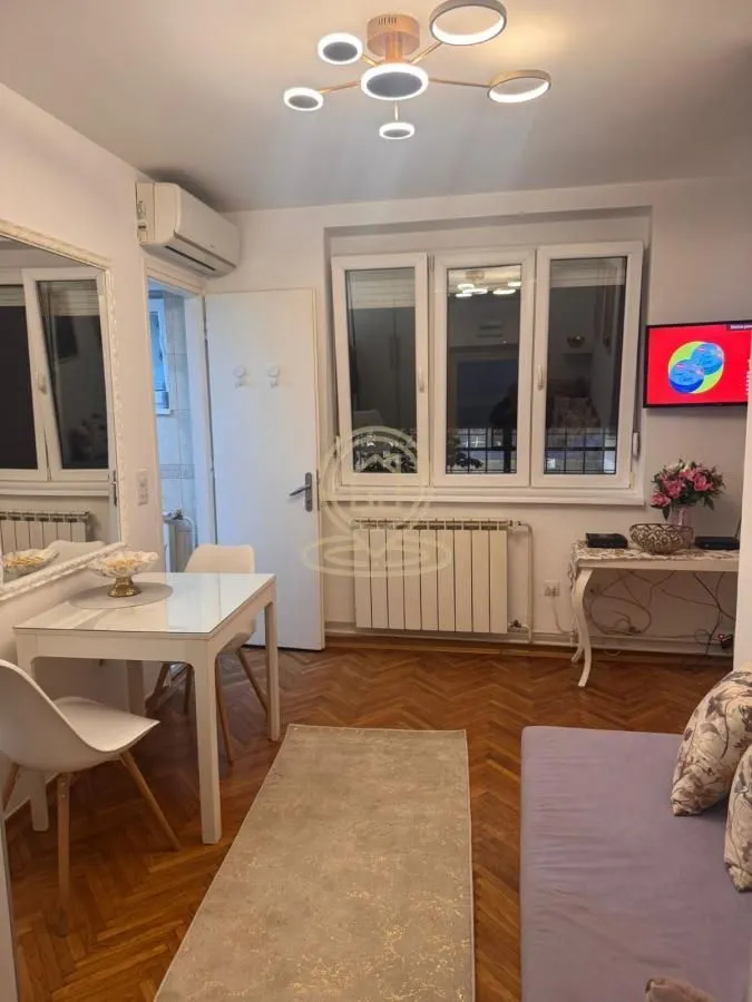 Rent, one bedroom apartment, 26m², Kalenić Pijaca, Vračar Sve Podlokacije