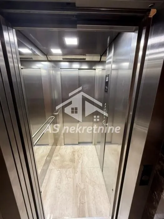 Izdavanje, četvorosoban stan, 157m², Savski Venac, Beograd