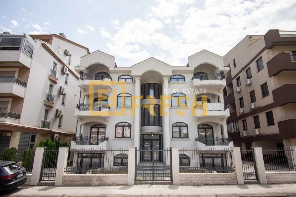 Prodaja, četvorosoban stan, 206m², Momišići, Podgorica