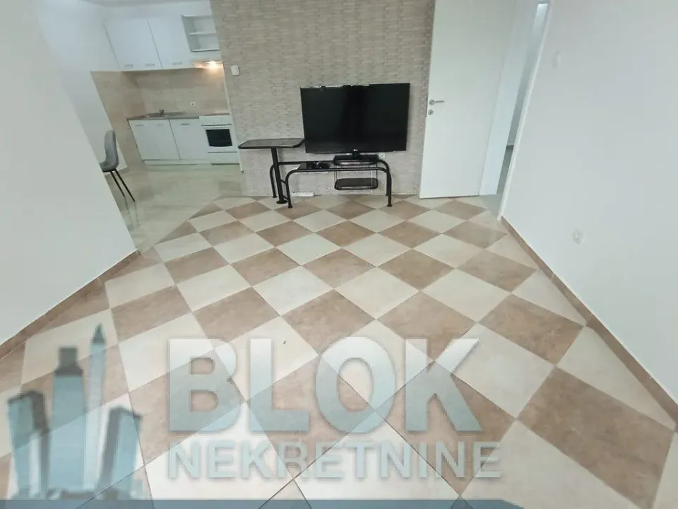Izdavanje, dvosoban stan, 65m², Blok 5, Podgorica
