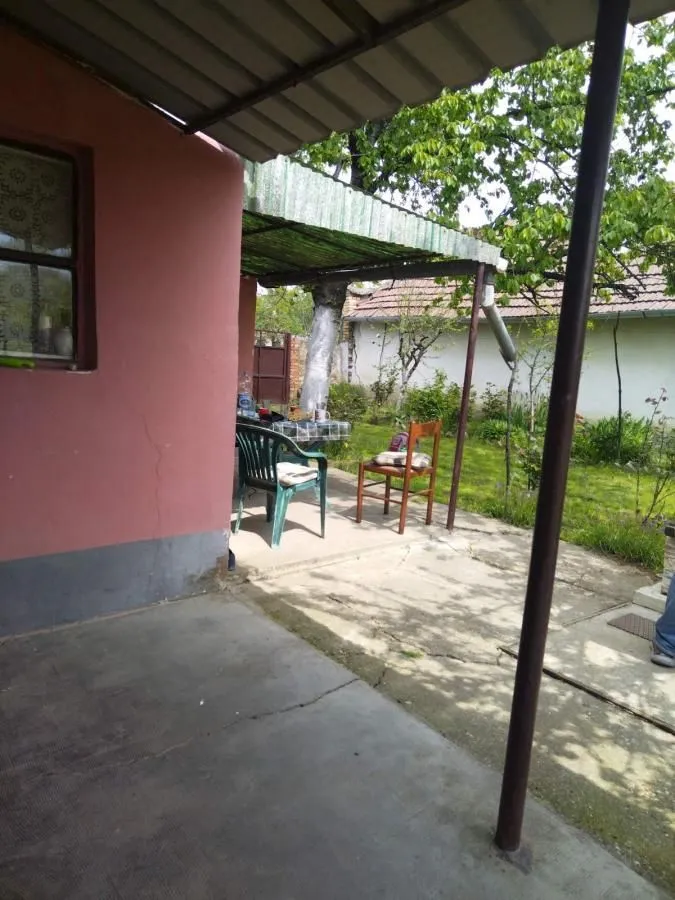 Prodaja, kuća, 130m², Taraš, Zrenjanin